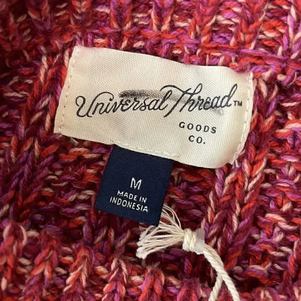 NWT Universal Thread cable knit sweater.  Size Medium. Soft cotton blend.